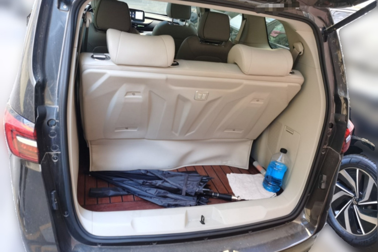 别克GL8 2021款 陆上公务舱 652T 豪华型中控内饰23