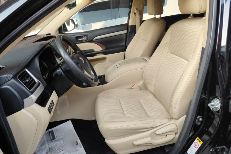 丰田 汉兰达 2015款 2.0T 两驱精英版 7座局部细节19