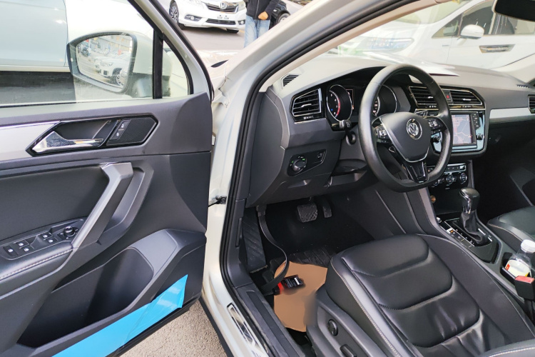 大众 途观L 2018款 330TSI 自动两驱豪华版中控内饰7003