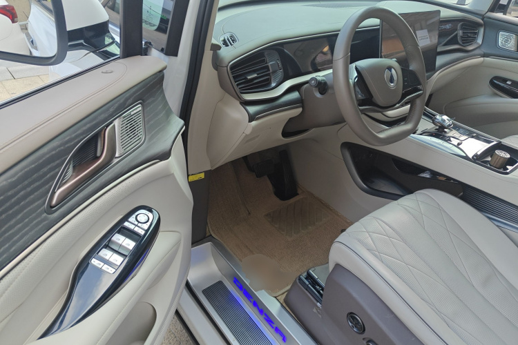 腾势D9 2022款 DM-i 970 四驱旗舰型中控内饰7003