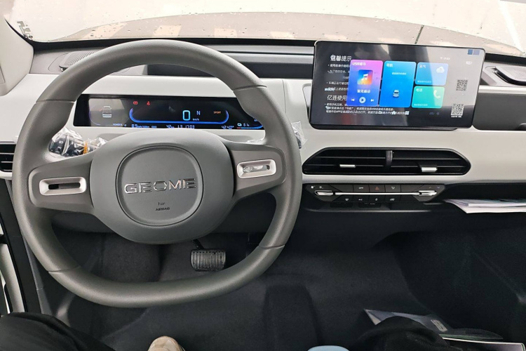 吉利银河 熊猫 2025款 210km 元气熊中控内饰7002