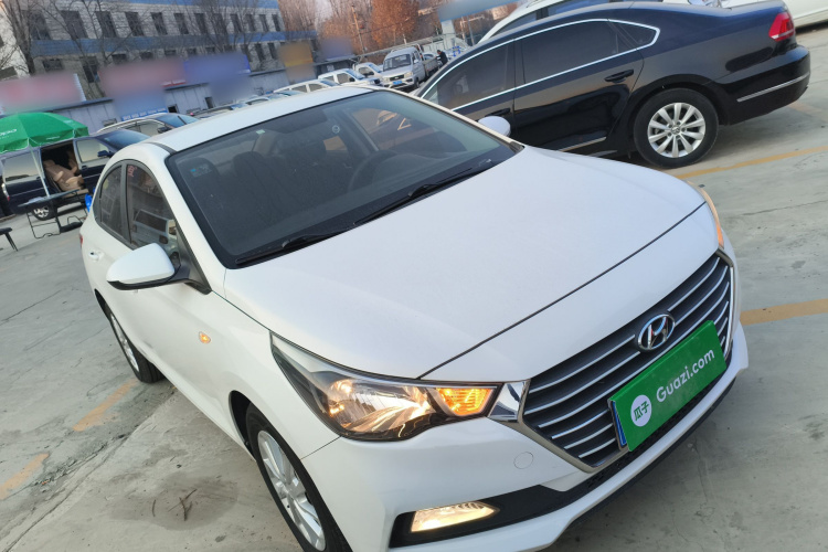 现代 悦纳 2016款 1.4L 手动炫酷版GLS车身外观3