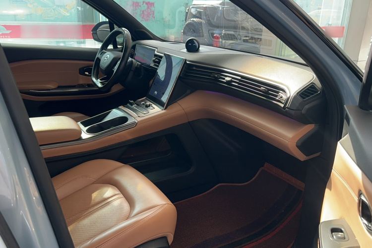 蔚来ES6 2022款 75kWh 运动版中控内饰7004