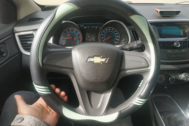 雪佛兰 科沃兹 2016款 1.5L 手动欣享版中控内饰13