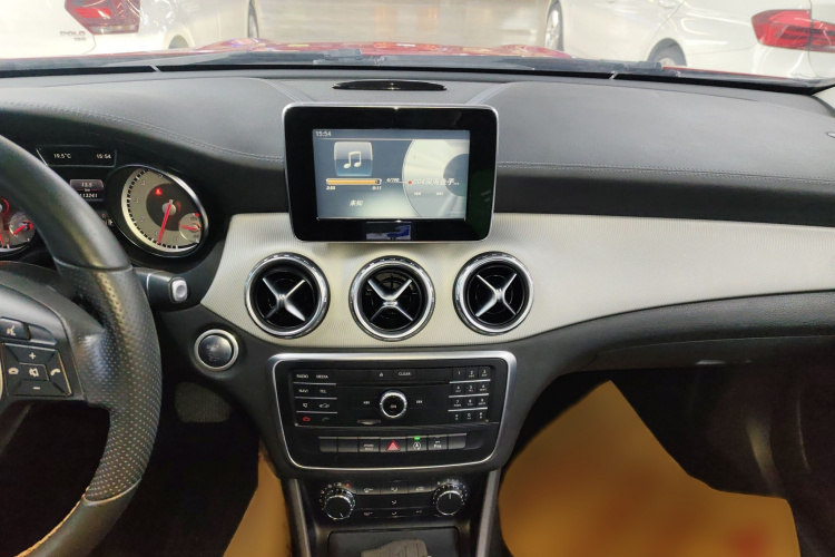 奔驰GLA 2016款 GLA 200 时尚型局部细节16