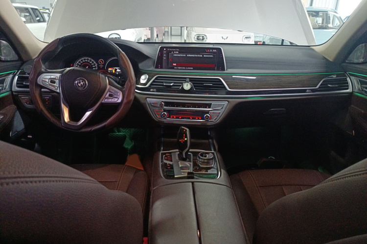 宝马7系 2018款 730Li 领先型 卓越套装中控内饰7002