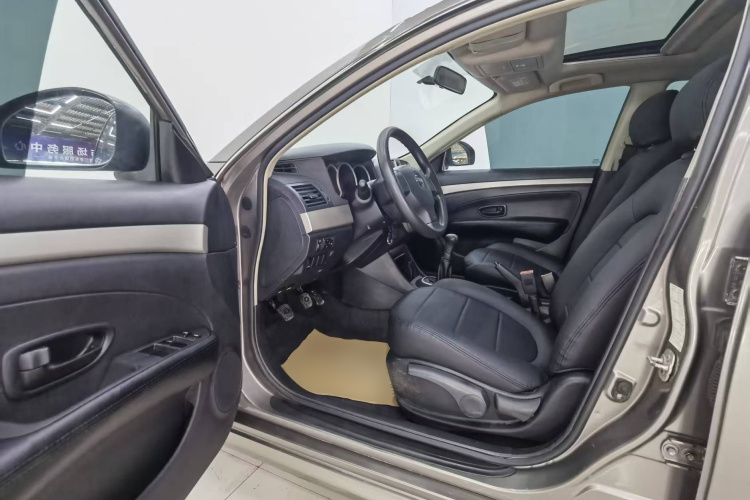 日产 轩逸 2016款 经典 1.6XE 手动领先版中控内饰20