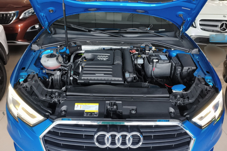 奥迪A3 2017款 Sportback 35 TFSI 进取型机舱底盘24