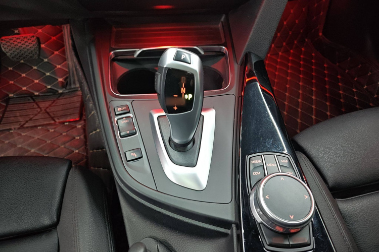 宝马3系GT 2020款 320i M运动套装局部细节18