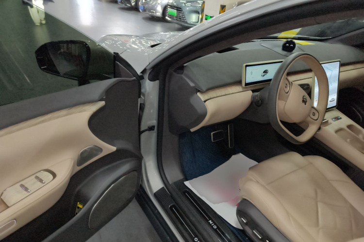 蔚来ET7 2022款 100kWh 首发版中控内饰7003