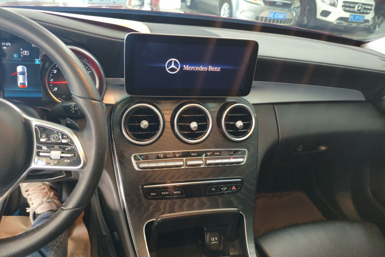 奔驰C级 2019款 C 180 L 动感型运动版局部细节16