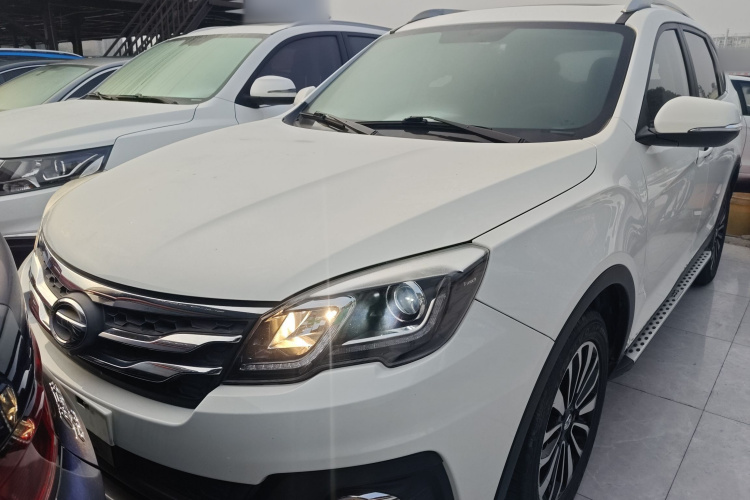 广汽传祺 传祺GS5 Super 2016款 1.8T 自动两驱周年纪念版车身外观2