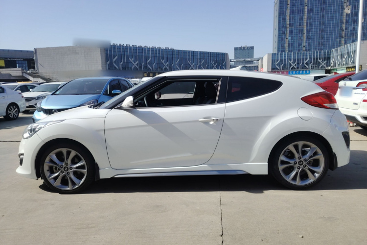 现代 Veloster飞思 2015款 1.6T 自动尊享版车身外观4