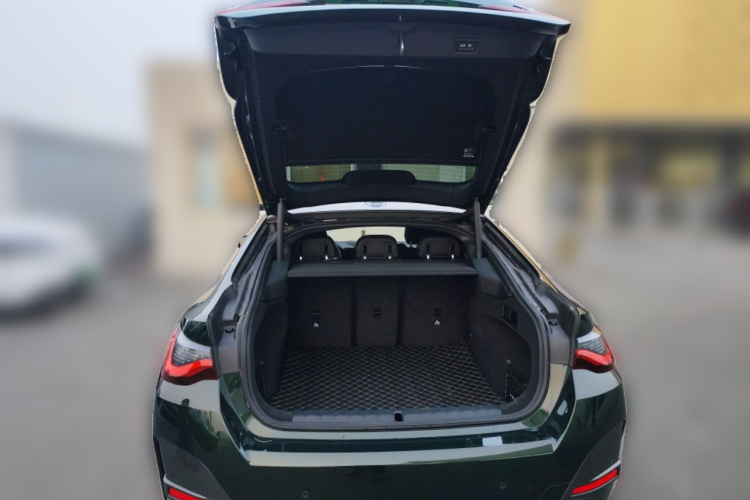 宝马4系 2022款 425i Gran Coupe M运动曜夜套装中控内饰23