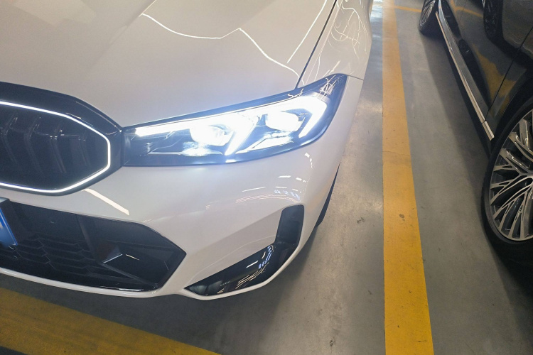 宝马3系 2025款 330Li M运动曜夜套装局部细节36