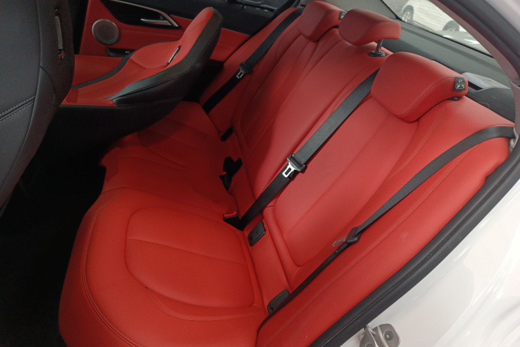 宝马1系 2022款 125i M运动曜夜版中控内饰21