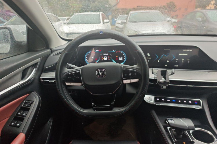 长安 逸动 2022款 PLUS 蓝鲸NE 1.4T GDI DCT尊贵版局部细节13