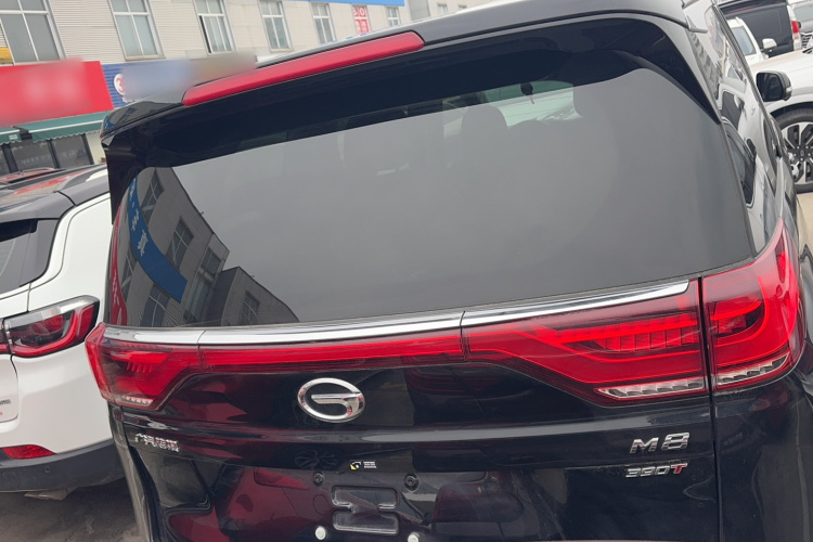 广汽传祺 传祺M8 2023款 领秀系列 390T 尊贵版车身外观6004