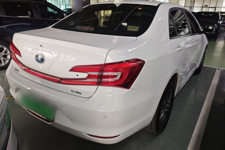 比亚迪 秦新能源 2017款 1.5T 尊贵型车身外观6