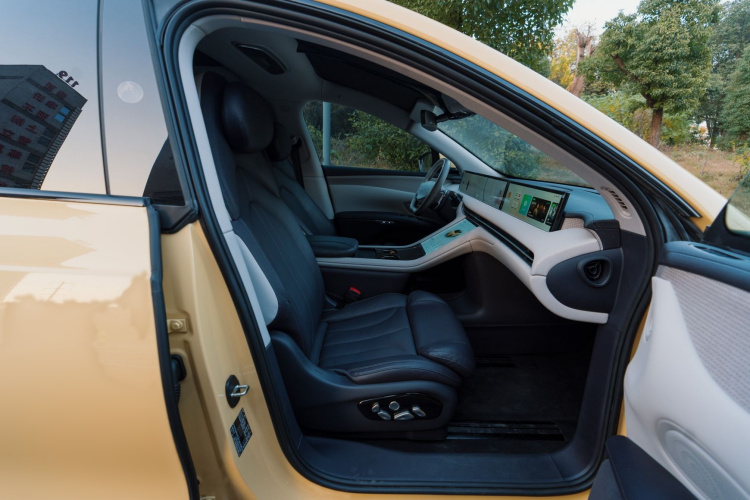 智己汽车 智己LS7 2023款 90kWh Elite后驱版中控内饰7003