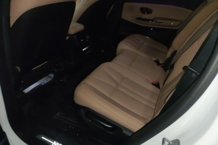 蔚来ES8 2022款 100kWh 签名版 七座中控内饰7004