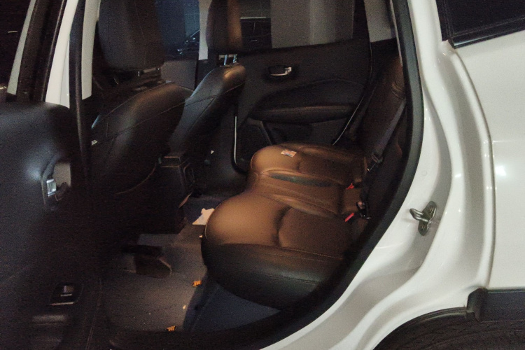 Jeep 指南者 2019款 220T 自动家享版中控内饰7004