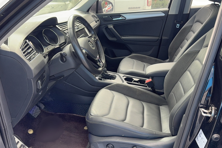 大众 途观L 2021款 280TSI 自动两驱智享版中控内饰7001