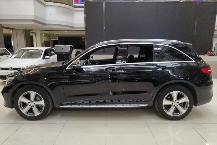 奔驰GLC 2017款 GLC 260 4MATIC 豪华型车身外观4
