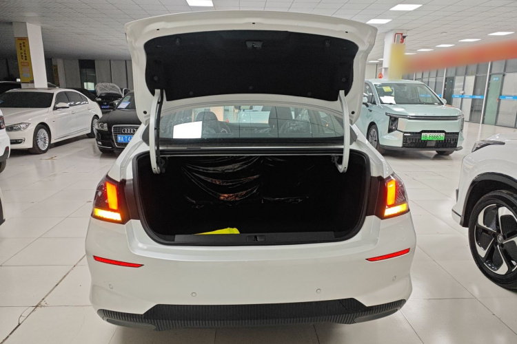 标致408 2020款 360THP 十周年质臻版机舱底盘23