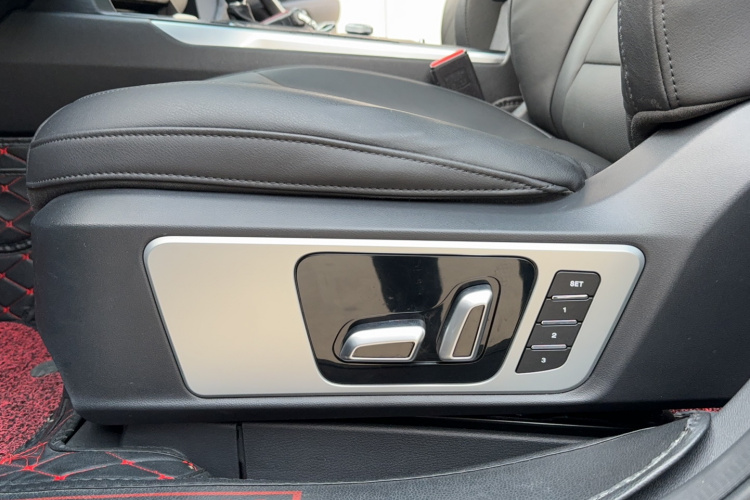 魏牌 VV7 2017款 2.0T 旗舰型中控内饰7008