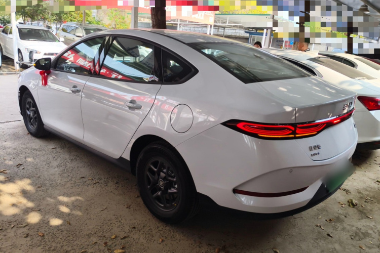 比亚迪 秦PLUS 2025款 DM-i 智驾版 55KM领先型车身外观4