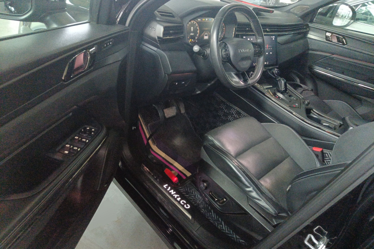 领克01 2021款 2.0TD 四驱暗夜版中控内饰20