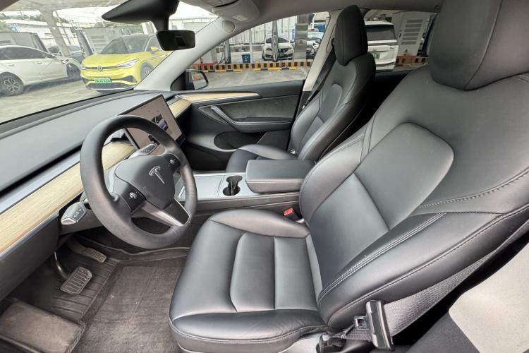 特斯拉 Model Y 2022款 改款 后轮驱动版局部细节9008