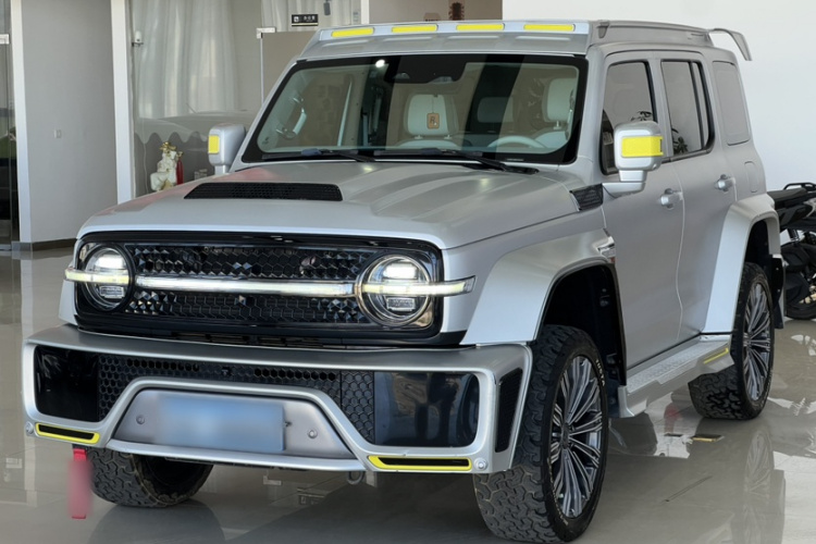 超境汽车 共创坦克300 2021款 2.0T 赛博坦克车身外观1