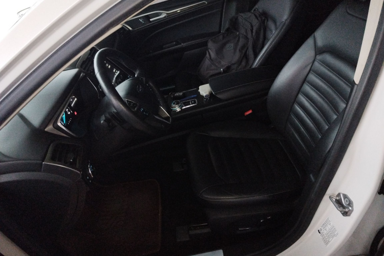 福特 蒙迪欧 2017款 EcoBoost 180 豪华型中控内饰19