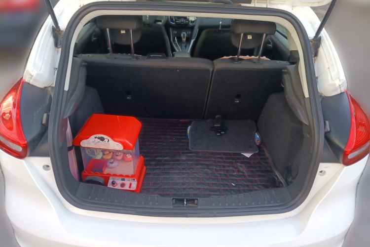 福特 福克斯 2015款 两厢 1.6L 自动舒适型中控内饰23