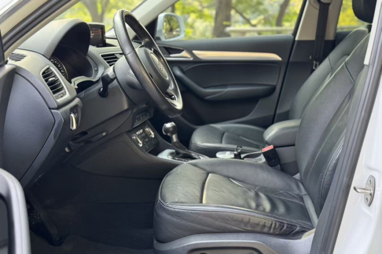 奥迪Q3 2015款 35 TFSI quattro 技术型中控内饰7004