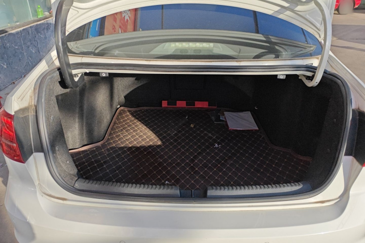 大众 速腾 2016款 230TSI 25周年纪念版机舱底盘23