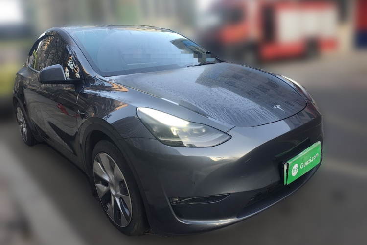 特斯拉 Model Y 2021款 长续航全轮驱动版车身外观3