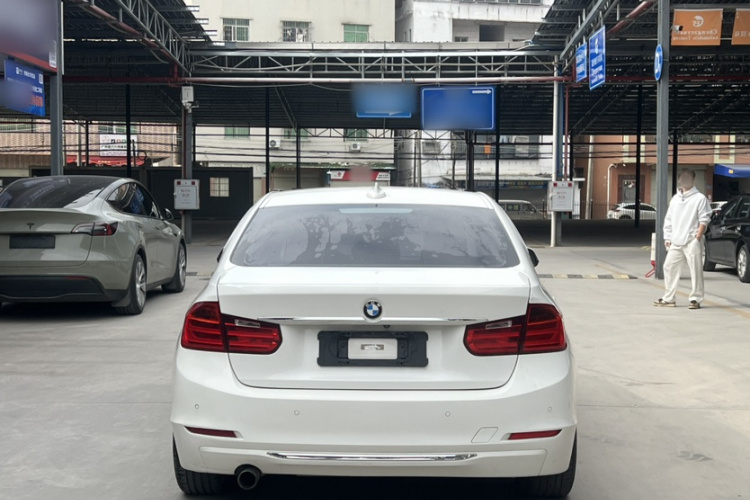宝马3系 2015款 320Li 超悦版时尚型车身外观6006