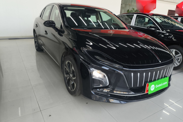 红旗E-QM5 2023款 改款 基础出行版车身外观3