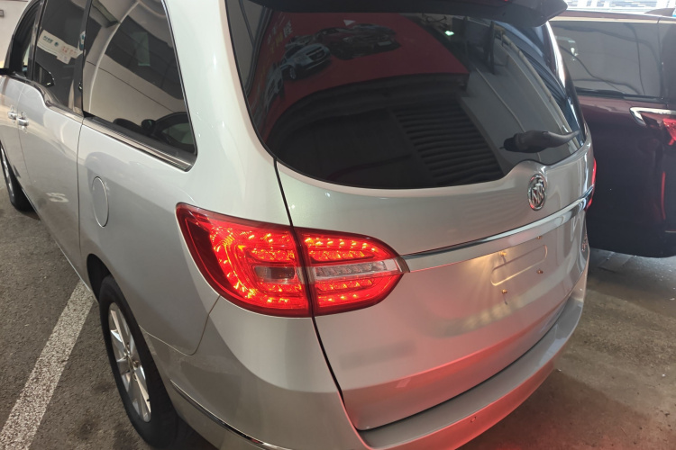 别克GL8 2017款 25S 舒适型 国V车身外观6