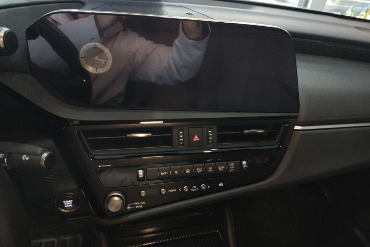 雷克萨斯ES 2021款 200 卓越版局部细节16