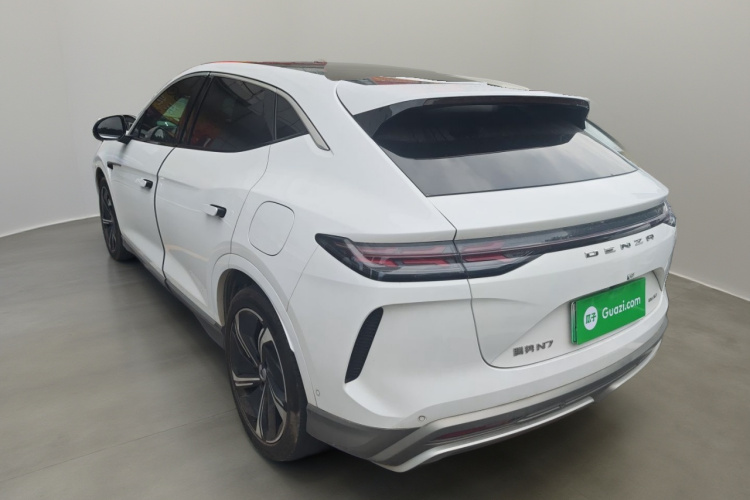 腾势N7 2023款 长续航性能版车身外观5
