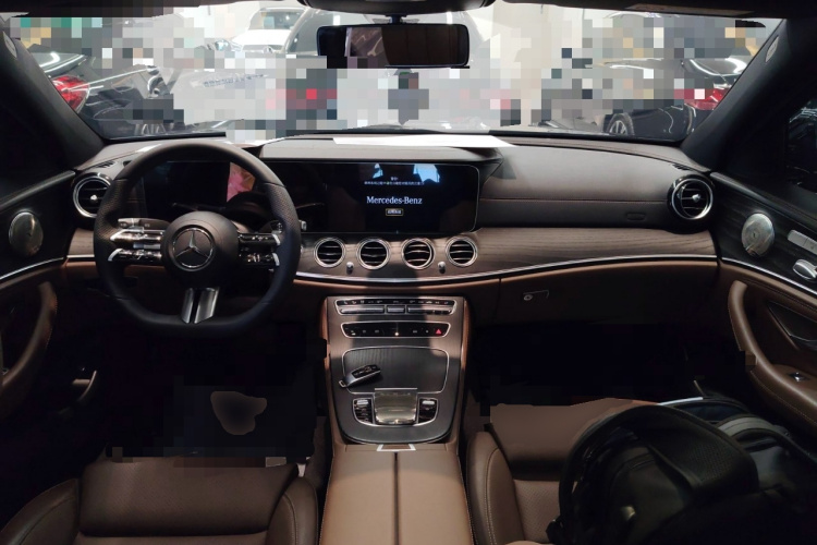 奔驰E级 2021款 改款 E 300 L 运动时尚型中控内饰12