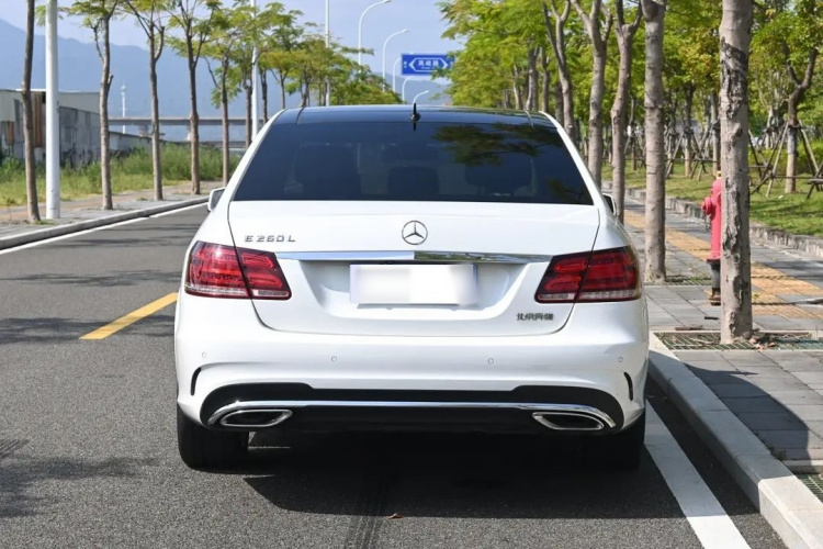 奔驰E级 2015款 改款 E 260 L 运动型车身外观6006