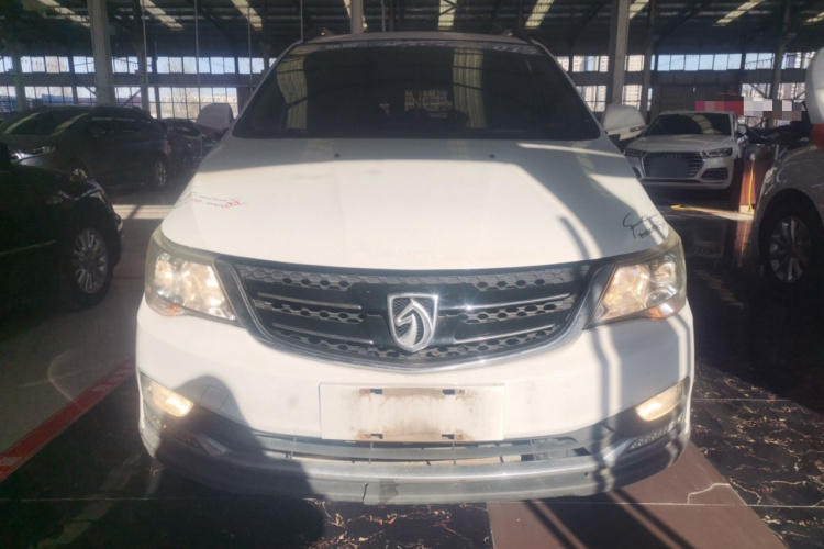 宝骏730 2016款 1.5L 手动豪华型 7座车身外观6001