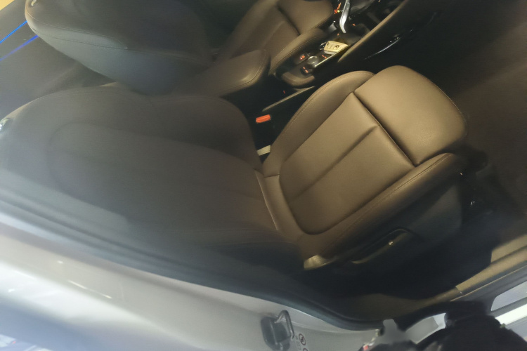 宝马X2 2020款 sDrive25i 领先型M越野套装局部细节41