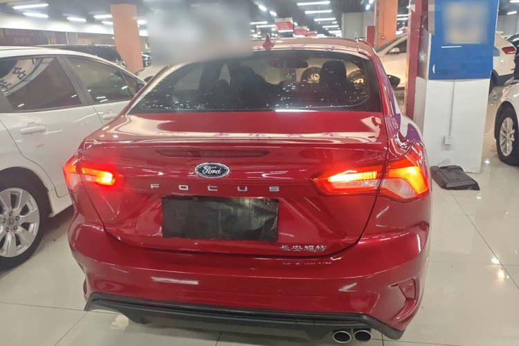 福特 福克斯 2020款 三厢 1.5L 自动锋跃型车身外观6