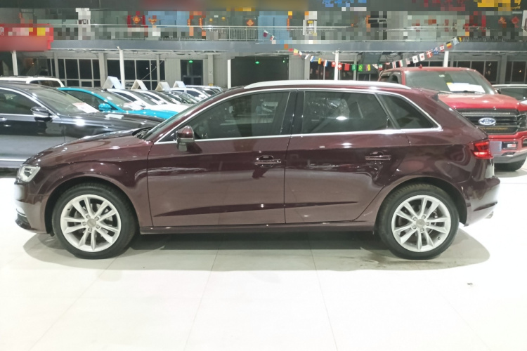奥迪A3 2015款 Sportback 35 TFSI 百万纪念舒享型车身外观4